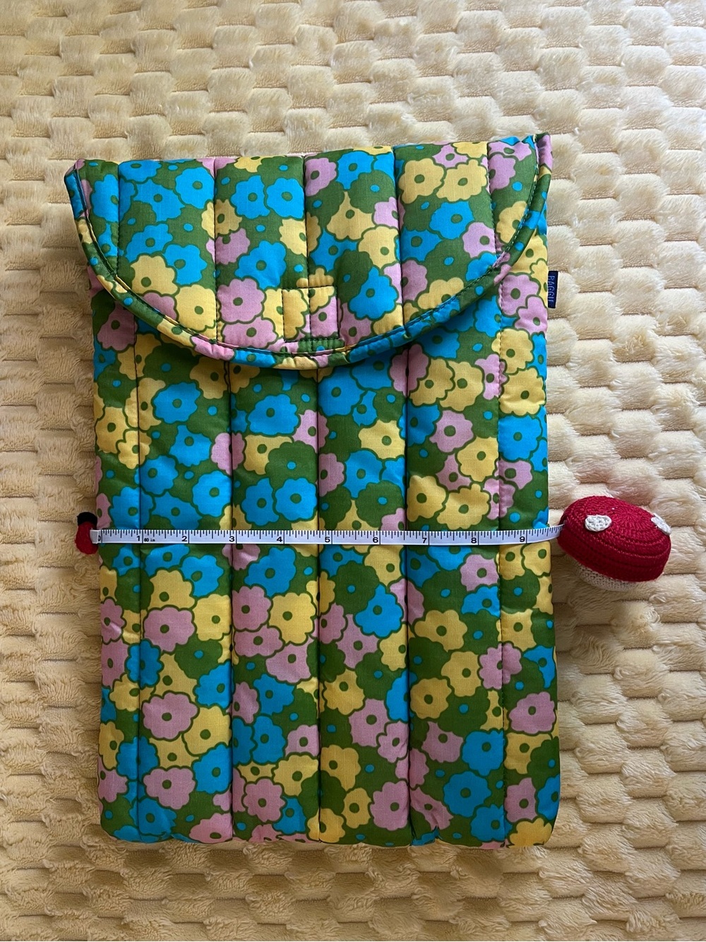 BAGGU Puffy Laptop Sleeve - Flowerbed Pattern - Picture 7 of 8
